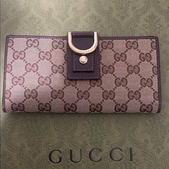 Gucci Handbags - Gucci GG Canvas Wallet
